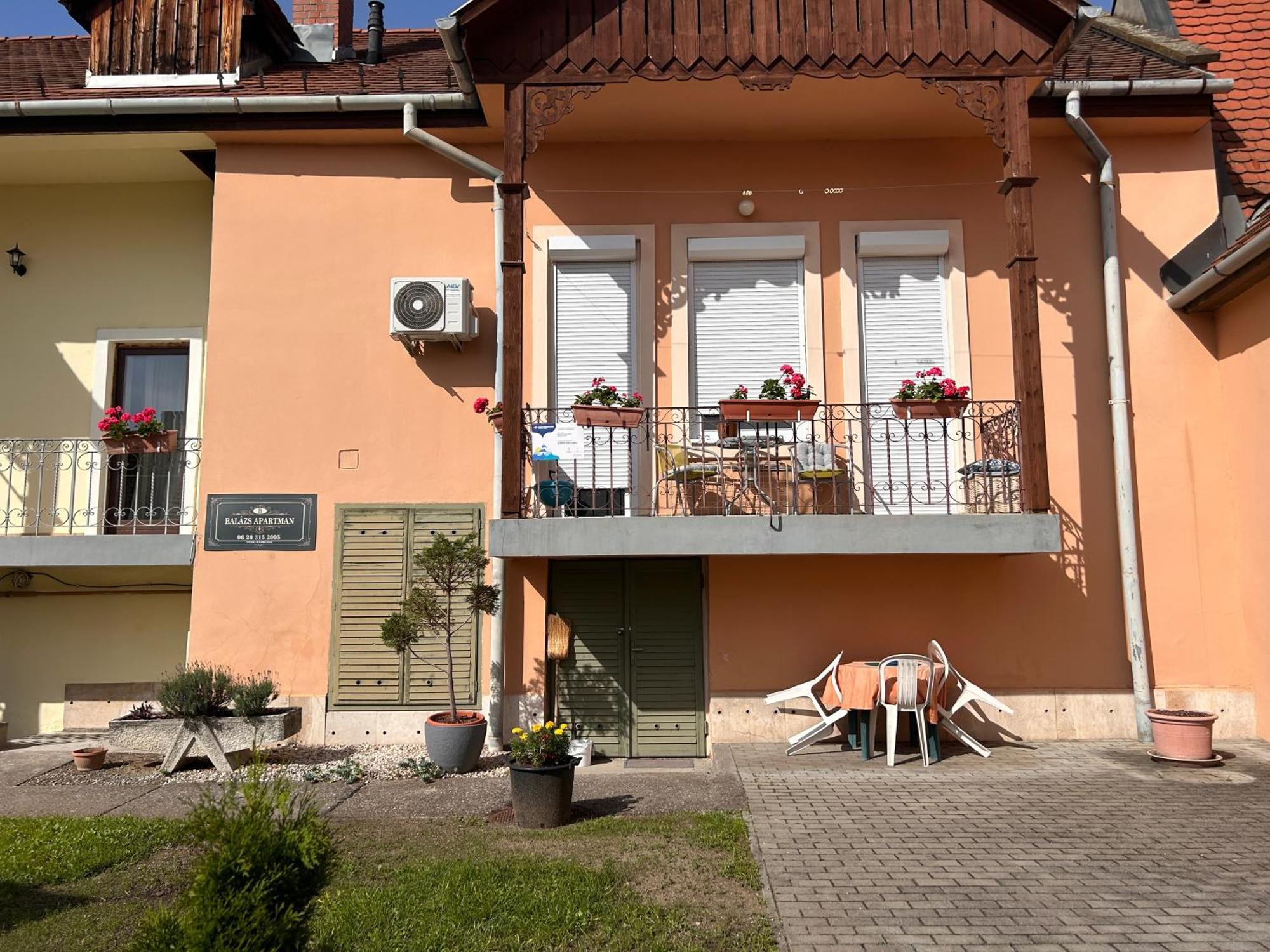 Balàzs Apartman Eger Quarto foto
