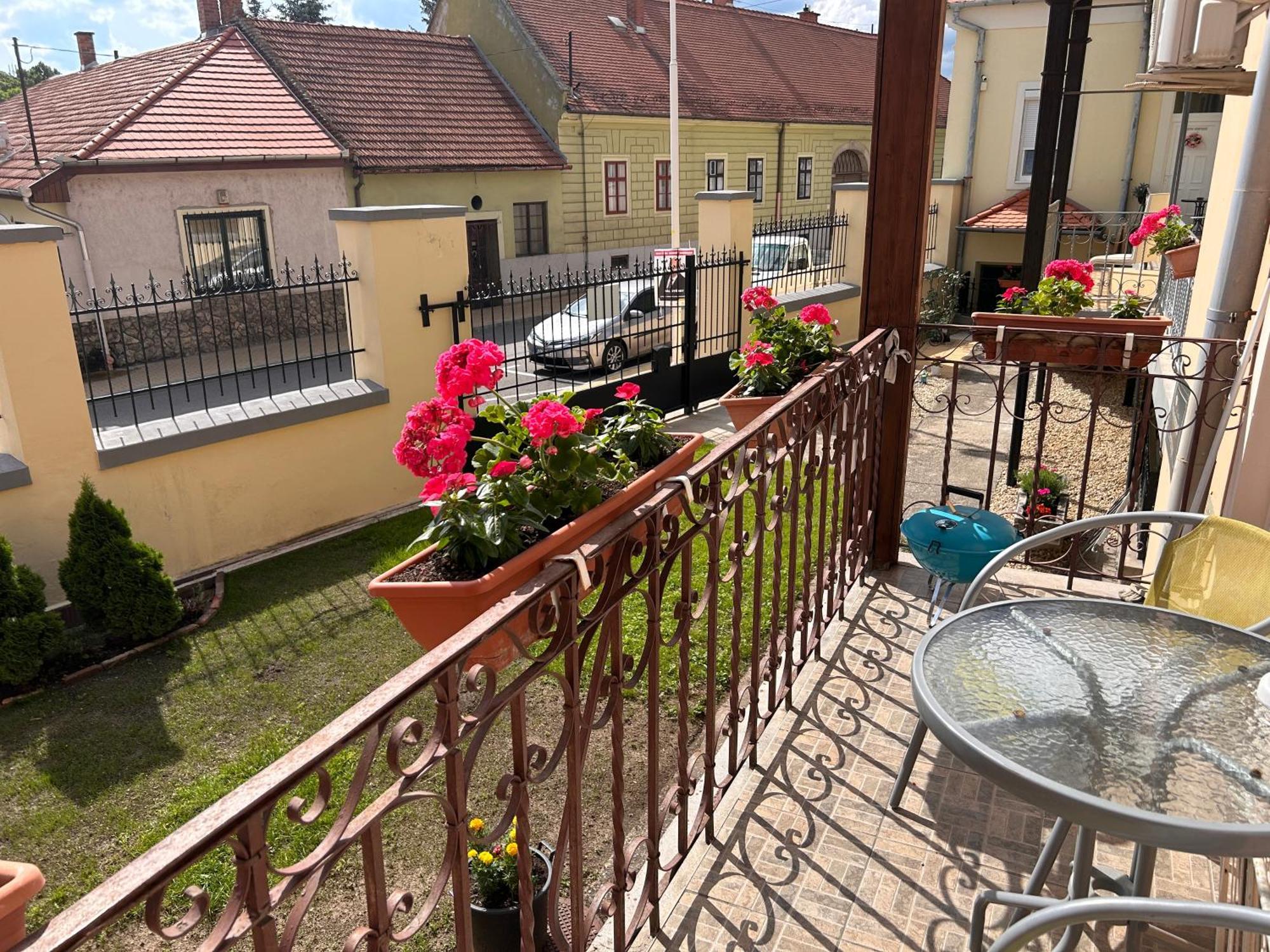 Balàzs Apartman Eger Quarto foto
